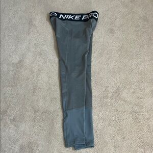 Nike brand new never worn M ( but fits S ) tight fit exercise pants